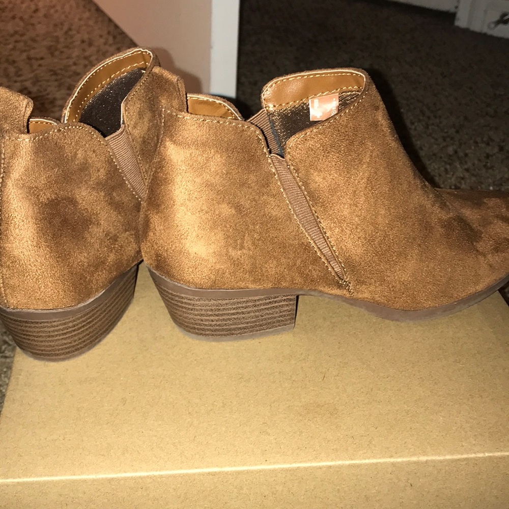 Size 8 brown booties
